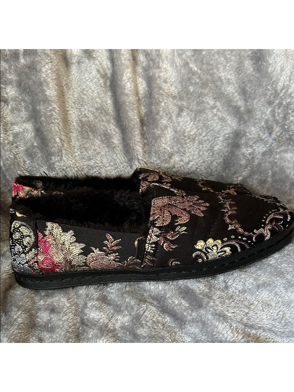 TOMS Women's Black and Gold Patterned Loafers with Faux Fur Lining size 5.5W - Picture 7 of 8